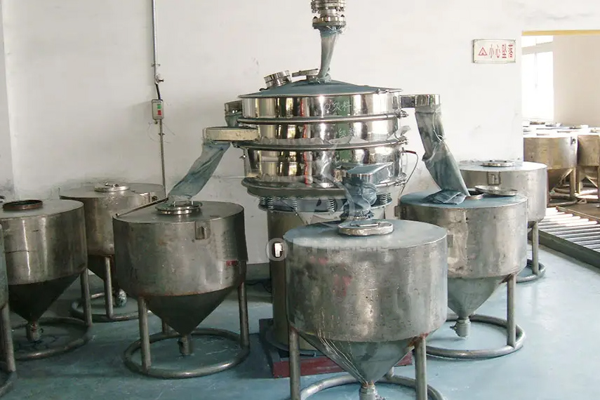 振蕩篩主要特點：換網(wǎng)容易，全封閉模式粉末不飛揚(yáng)，可連續(xù)作業(yè)