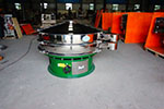 1500型三次元振動(dòng)篩，產(chǎn)量可達(dá)1100kg/h。